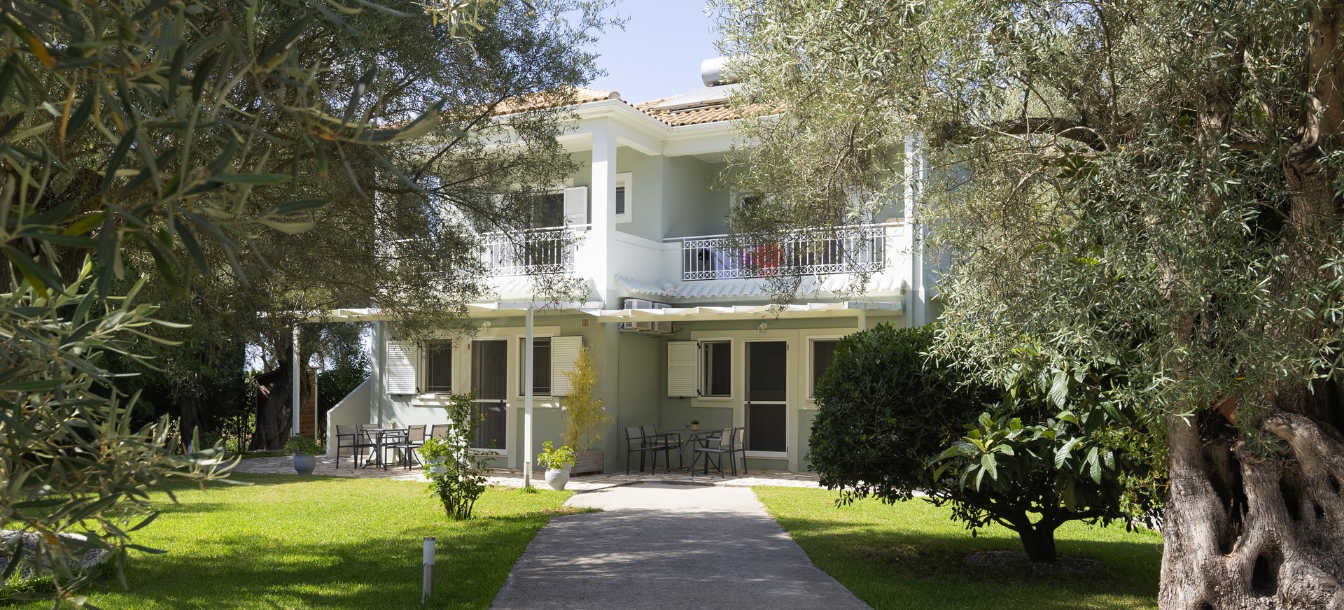 Elaia Apartments & Studios